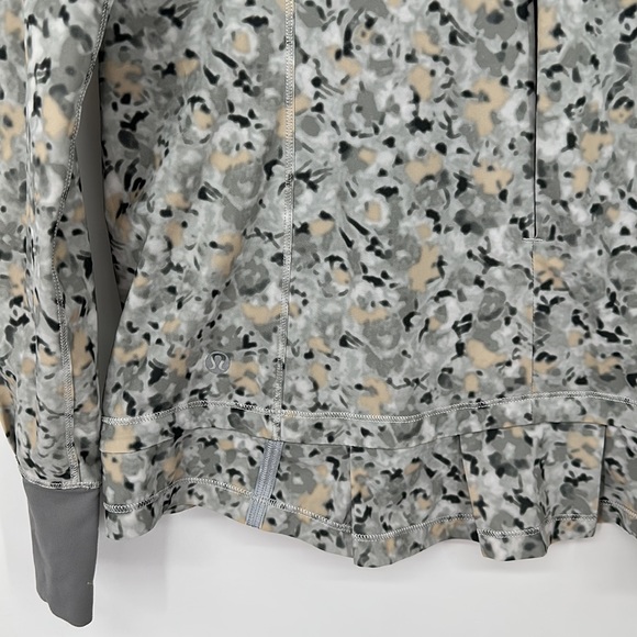 Lululemon lightweight hooded jacket with ponytail hole size 6 - Picture 6 of 9